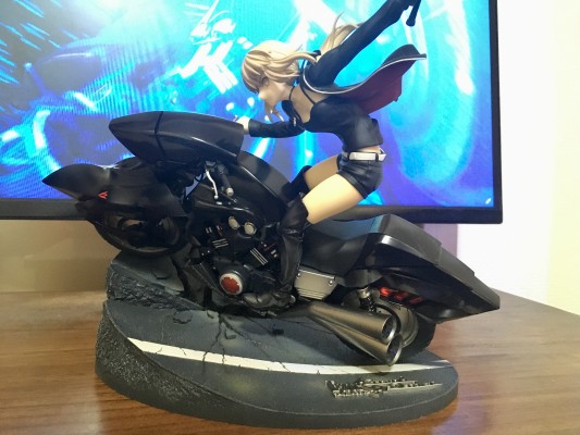 命运-冠位指定 剑士-阿尔托莉雅·潘德拉贡（Alter） 与 黑甲骑兵