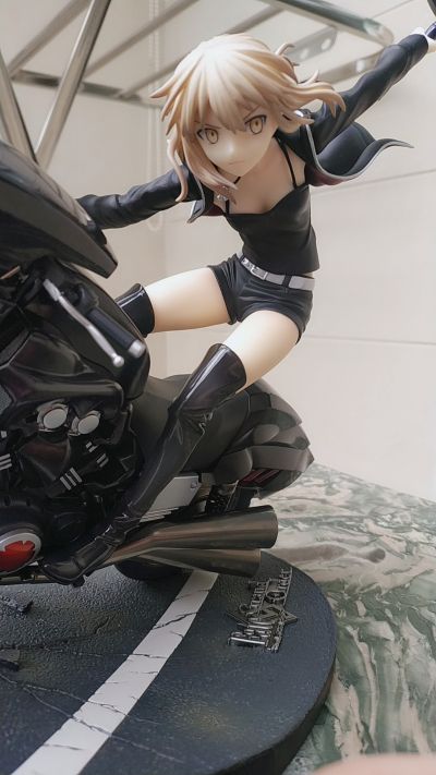 命运-冠位指定 剑士-阿尔托莉雅·潘德拉贡（Alter） 与 黑甲骑兵