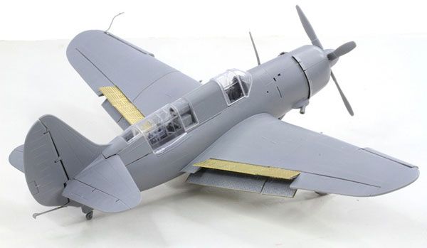 1/72 WW.II 美军 柯蒂斯 SB2C 俯冲轰炸机 (SB2C-4/SB2C-3/A-25A-CS) 3 in 1 套件