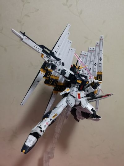 RG 1/144 ν高达专用双翼浮游炮强化装备