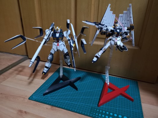 RG 1/144 ν高达专用双翼浮游炮强化装备