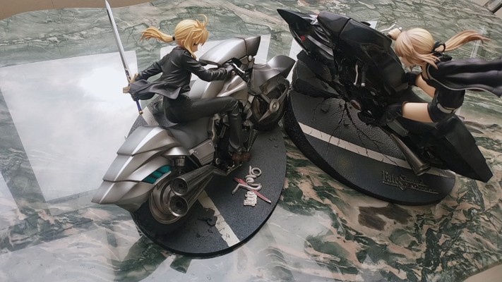 命运-冠位指定 剑士-阿尔托莉雅·潘德拉贡（Alter） 与 黑甲骑兵