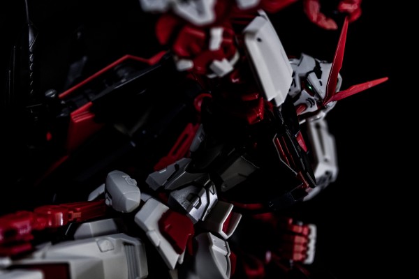MG 1/100 机动战士高达SEED VS ASTRAY  MBF-P02KAI 异端高达红色机改
