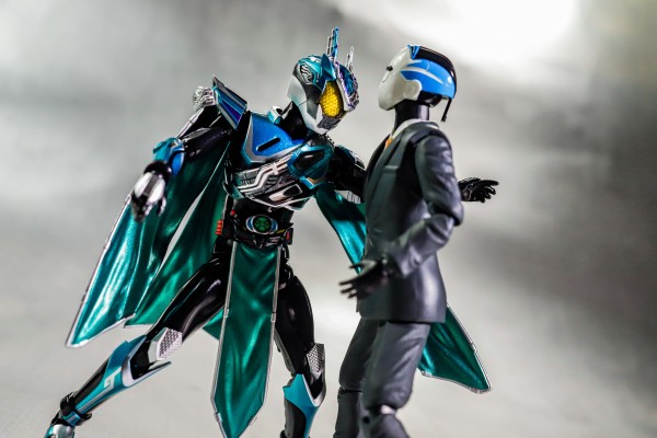 S.H.Figuarts 驰骑外传 假面骑士脑骑 假面骑士脑骑