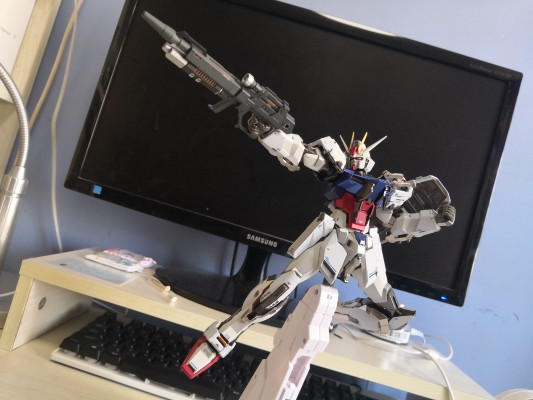 METAL BUILD 机动战士高达SEED GAT-X105 强袭高达