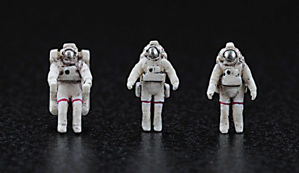 1/200 哈勃太空望远镜&航天飞机＆宇航员 附带魔术贴