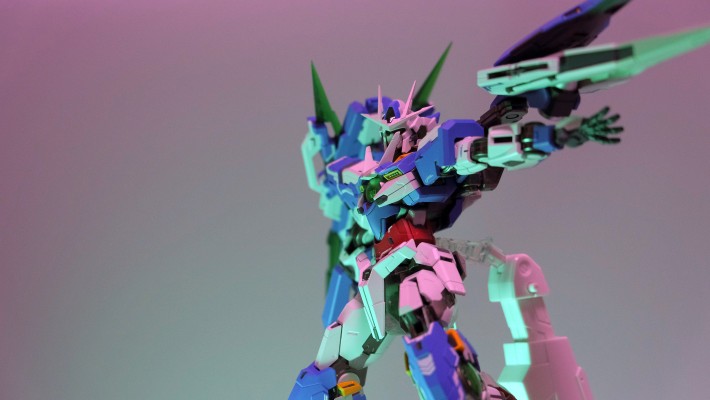 ＭＧ 1/100 机动战士高达00V战记 	GNT-0000/FS 量子型00全刃式［特别涂装版］