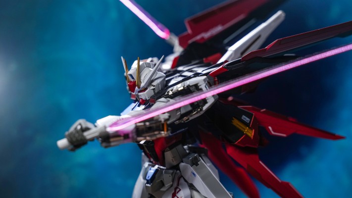 METAL BUILD 机动战士高达SEED GAT-X105+AQM/E-X01 翔翼型强袭高达