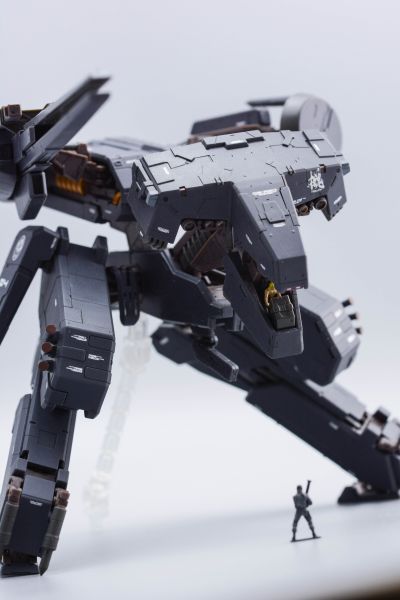 潜龙谍影 暴龙核武机甲  黑色