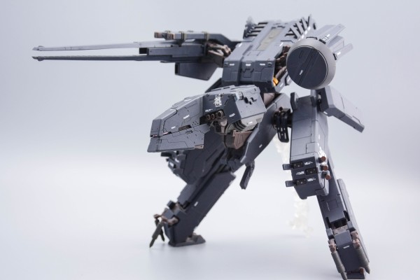 潜龙谍影 暴龙核武机甲  黑色