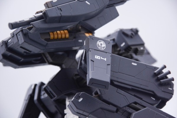 潜龙谍影 暴龙核武机甲  黑色