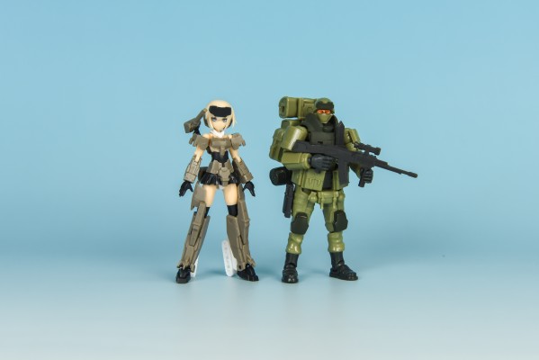 掌上尺寸少女 机甲少女 轰雷