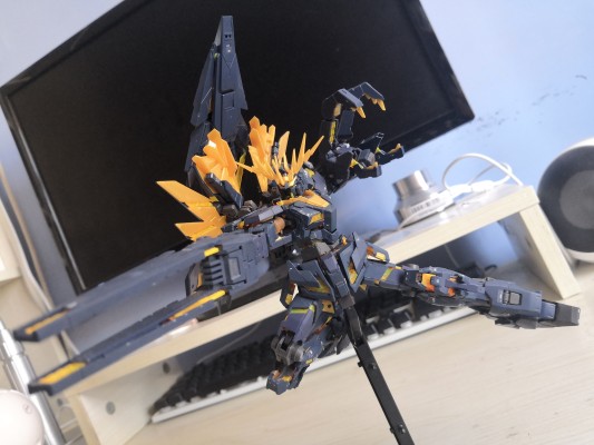 27 RG 1/144 独角兽高达2号机 报丧女妖·命运女神