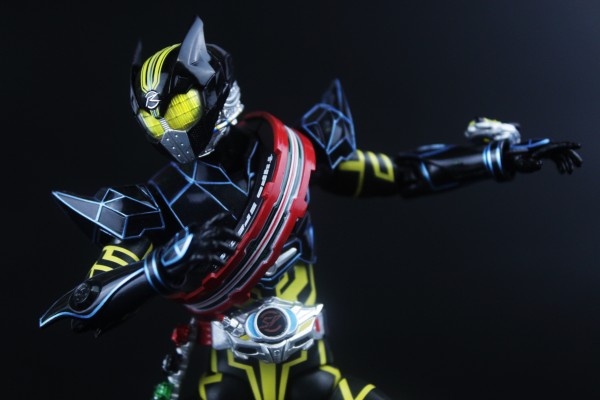 S.H.Figuarts 剧场版 假面骑士驰骑: SURPRISE FUTURE 假面骑士影驰骑   次世代型