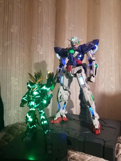 RG 1/144 高达基地专属商品 RX-0 独角兽高达二号机报丧女妖·命运女神（毁灭模式） （发光固态塑像）