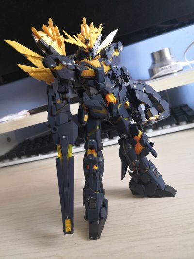 27 RG 1/144 独角兽高达2号机 报丧女妖·命运女神