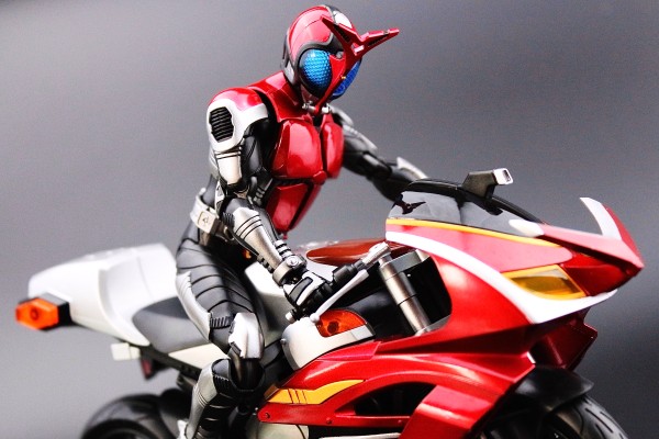 S.H.Figuarts(真骨雕制法) 假面骑士甲斗王 骑士形态