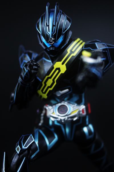 S.H.Figuarts 剧场版 假面骑士驰骑: SURPRISE FUTURE 假面骑士影驰骑   次世代型