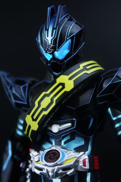 S.H.Figuarts 剧场版 假面骑士驰骑: SURPRISE FUTURE 假面骑士影驰骑   次世代型