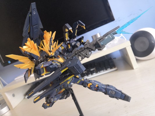 27 RG 1/144 独角兽高达2号机 报丧女妖·命运女神