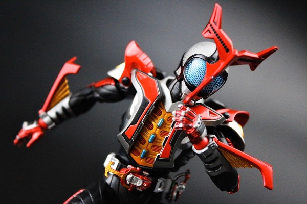 S.H.Figuarts(真骨雕制法)   假面骑士甲斗王 超越形态