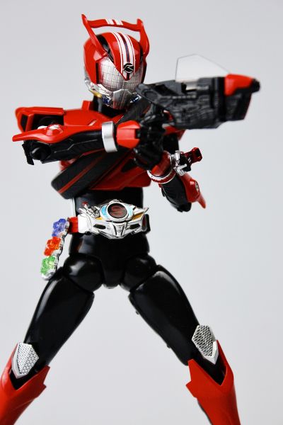 S.H.Figuarts   假面骑士驰骑 技术型