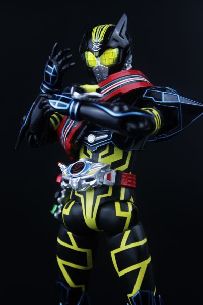 S.H.Figuarts 剧场版 假面骑士驰骑: SURPRISE FUTURE 假面骑士影驰骑   次世代型