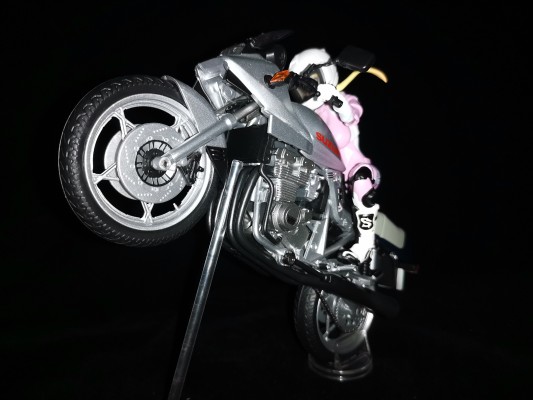 S.H.Figuarts 铃乃木凛（骑手套装）&GSX400S KATANA摩托车