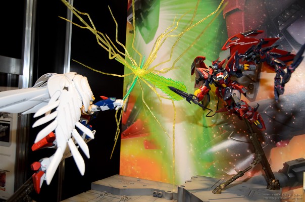 MG 1/100 新机动战记高达W 无尽的华尔兹 XXXG-00W0 飞翼零式高达