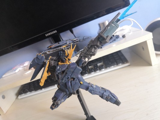 27 RG 1/144 独角兽高达2号机 报丧女妖·命运女神