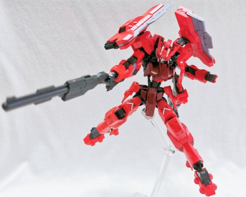 HG 机动战士高达 铁血的奥尔芬斯 月钢 月钢高达原型机