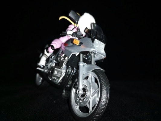 S.H.Figuarts 铃乃木凛（骑手套装）&GSX400S KATANA摩托车