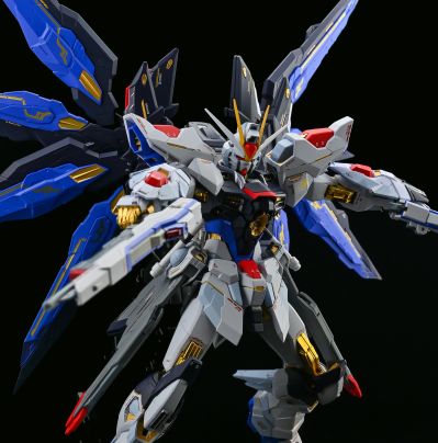 METAL BUILD 机动战士高达SEED Destiny ZGMF-X20A 强袭自由高达