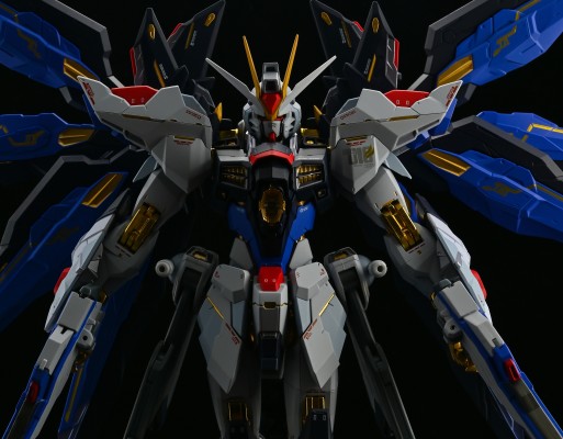 METAL BUILD 机动战士高达SEED Destiny ZGMF-X20A 强袭自由高达