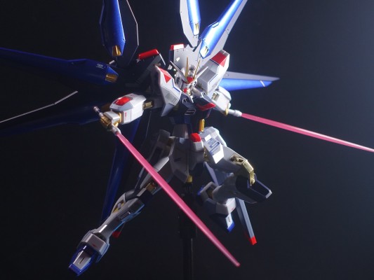 METAL ROBOT魂＜SIDE MS＞ 机动战士高达SEED Destiny ZGMF-X20A 强袭自由高达 特别限定版