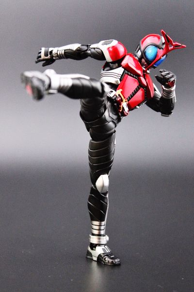 S.H.Figuarts(真骨雕制法) 假面骑士甲斗王 骑士形态