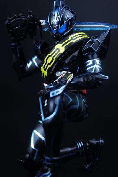 S.H.Figuarts 剧场版 假面骑士驰骑: SURPRISE FUTURE 假面骑士影驰骑   次世代型