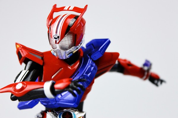 S.H.Figuarts   假面骑士驰骑 技术型