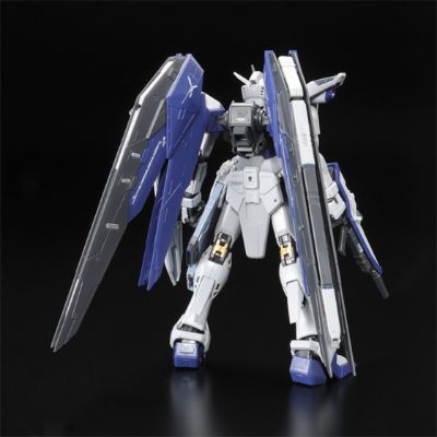 RG ZGMF-X10A  自由高达 PS装甲未启动样式