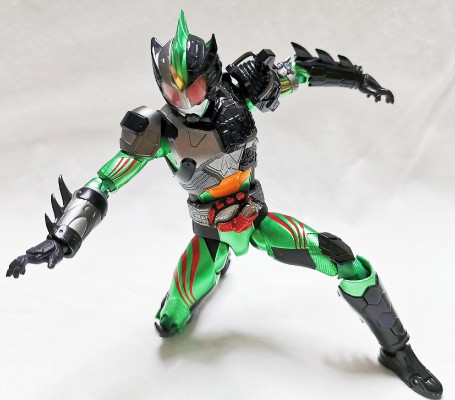 S.H.Figuarts  假面骑士亚马逊新生欧米伽