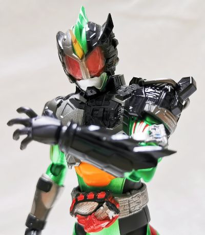 S.H.Figuarts  假面骑士亚马逊新生欧米伽