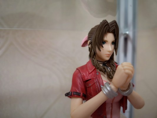 PlayArts改 Crisis Core 最终幻想7 	爱丽丝·盖恩斯巴勒