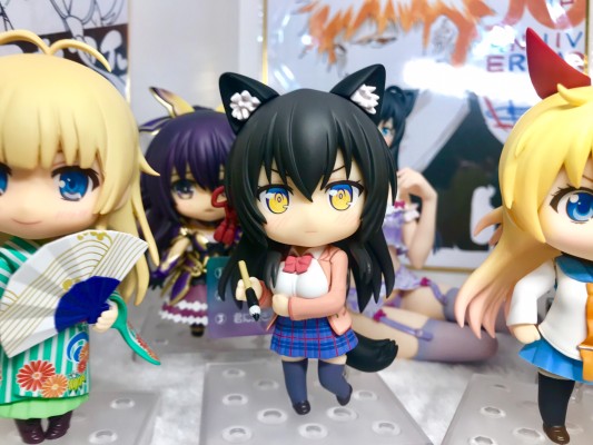 学姐竟然穿内裤，不够还原，猫耳套装还可以，冷酷脸也好看