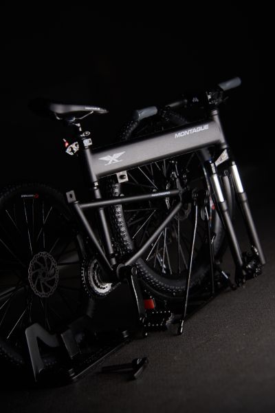 小军械库 LM004 MONTAGUE 伞兵车