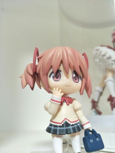 粘土人 #175 魔法少女小圆 鹿目圆香 & 丘比 学校统一的版本。