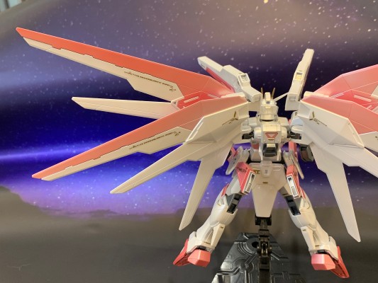 HGCE 1/144 机动战士高达SEED ZGMF-X10A 自由高达 新生版