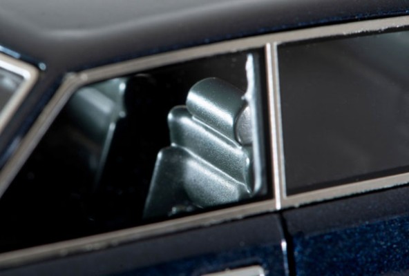 Ignition Model x Tomytec  T-IG4326 日产Nissan Gloria HT 280E Broam (海军蓝)