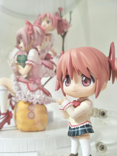 粘土人 #175 魔法少女小圆 鹿目圆香 & 丘比 学校统一的版本。