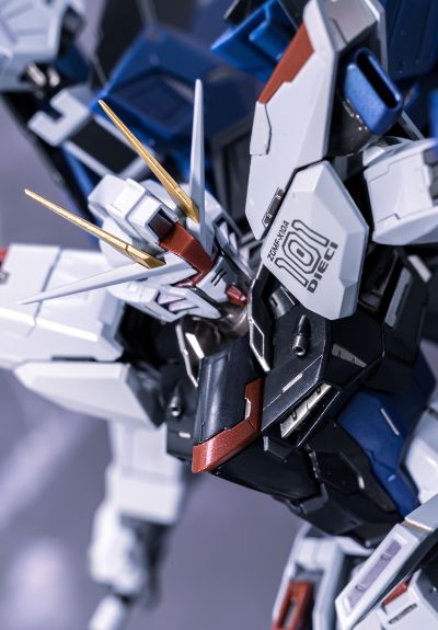 Metal Build MB 自由高達2.0 Concept2