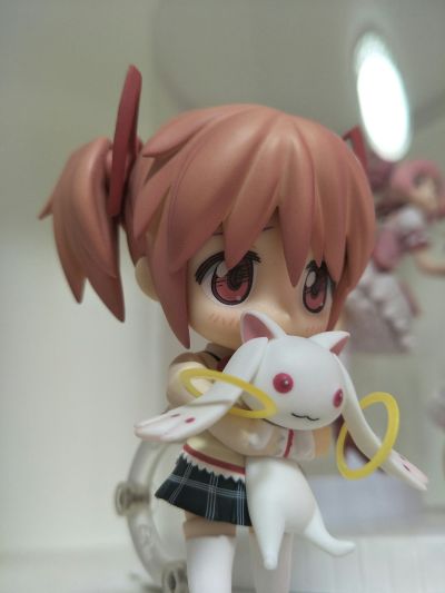 粘土人 #175 魔法少女小圆 鹿目圆香 & 丘比 学校统一的版本。